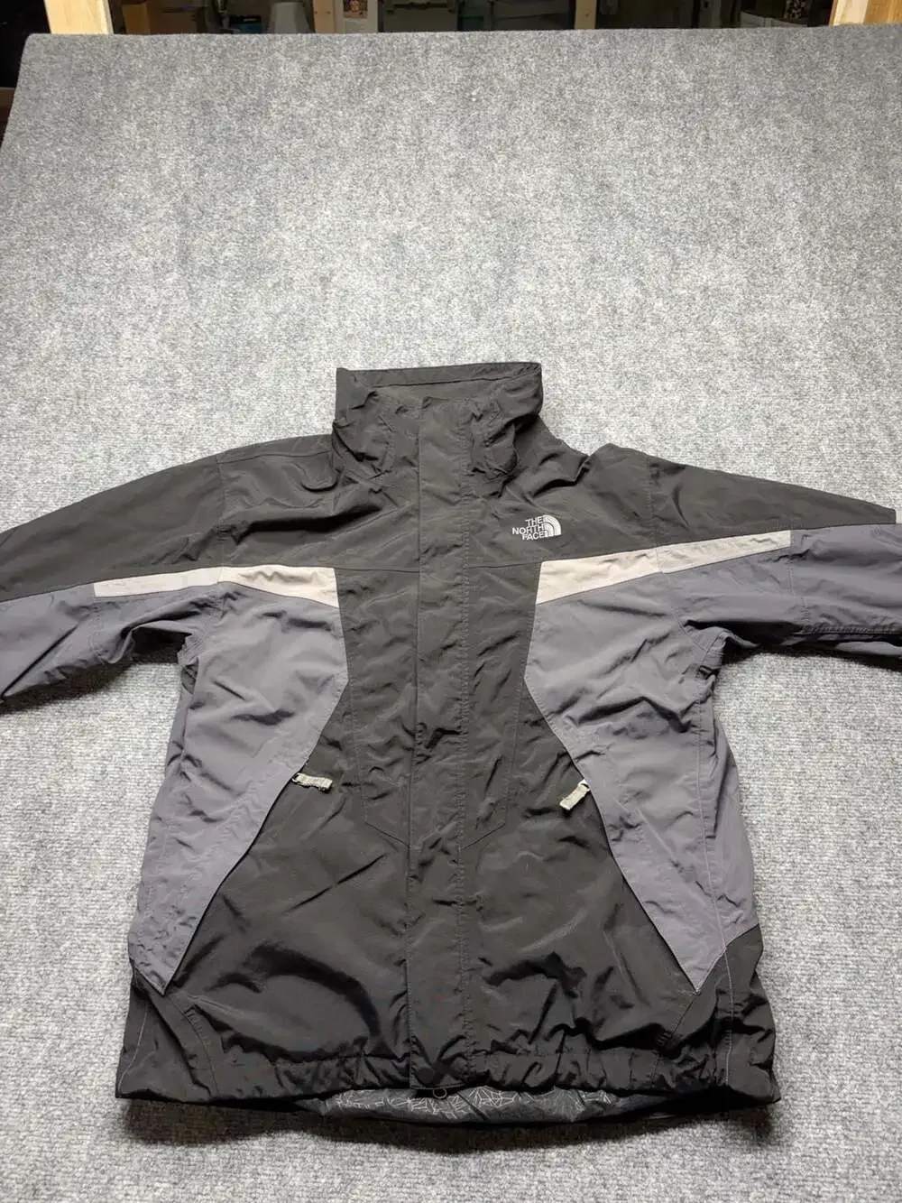 North Face Hyvent Men’s Jacket Medium Black Blue Ski Snowboard Winter Gorpcore